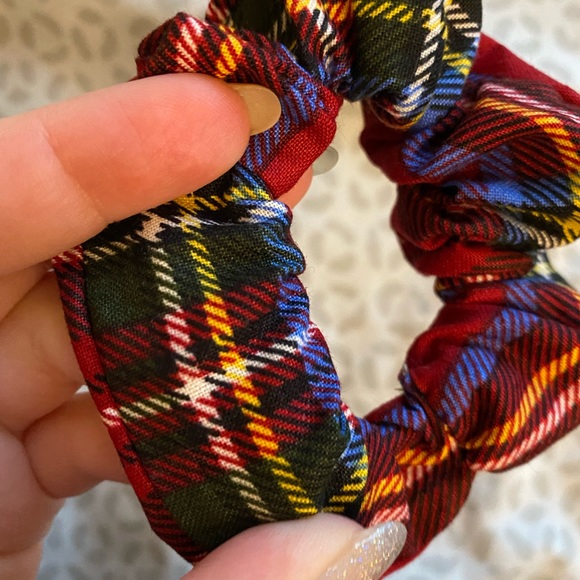 Handmade red plaid scrunchie - Picture 3 of 3